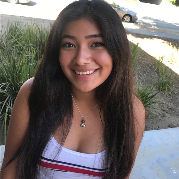 Meet your Posher, Ariana - Picture 1 of 5